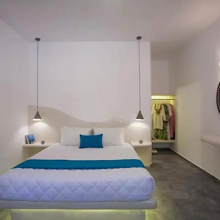 Theartemis 3* Perissa (Santorini)