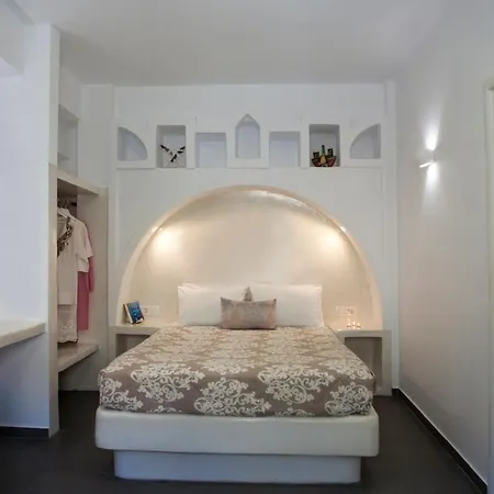 Theartemis Hotel Perissa (Santorini)