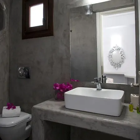 Theartemis 3* Perissa (Santorini)