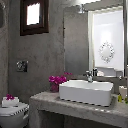 Theartemis Hotel