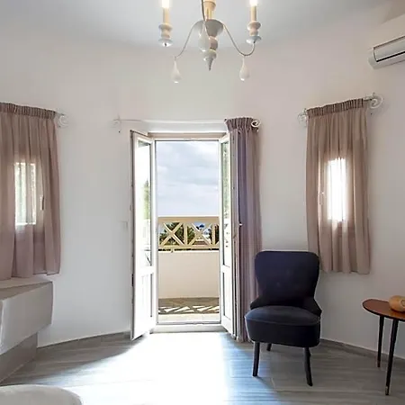 Theartemis Hotel Perissa (Santorini)