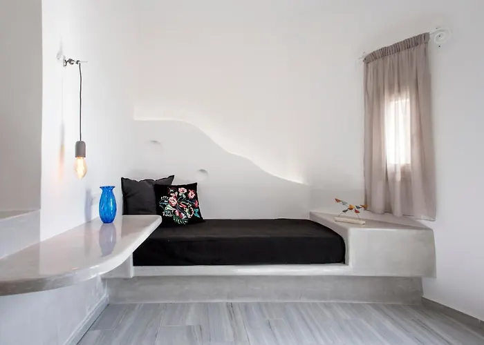 Theartemis 3* Perissa (Santorini)