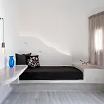 Theartemis 3* Perissa (Santorini)