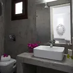 Theartemis 3* Perissa (Santorini)