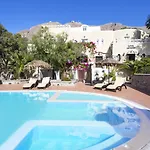 Theartemis 3* Perissa (Santorini)
