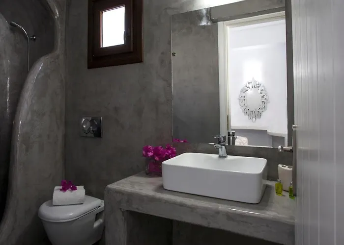 Theartemis 3* Perissa (Santorini)