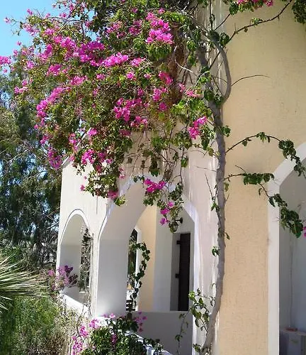 Theartemis Hotel Períssa